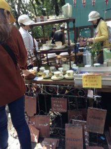 福岡 護国神社の蚤の市に行ってきました 18年9月25日 雰囲気が楽しい 福岡じゃんじゃん